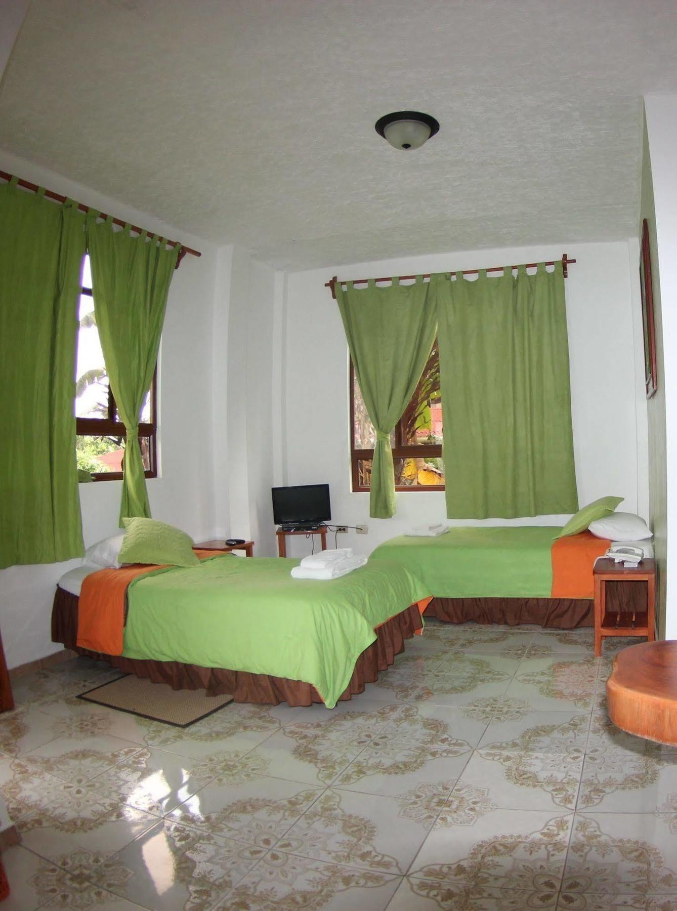 Hotel Twin Galapagos Puerto Ayora  Buitenkant foto