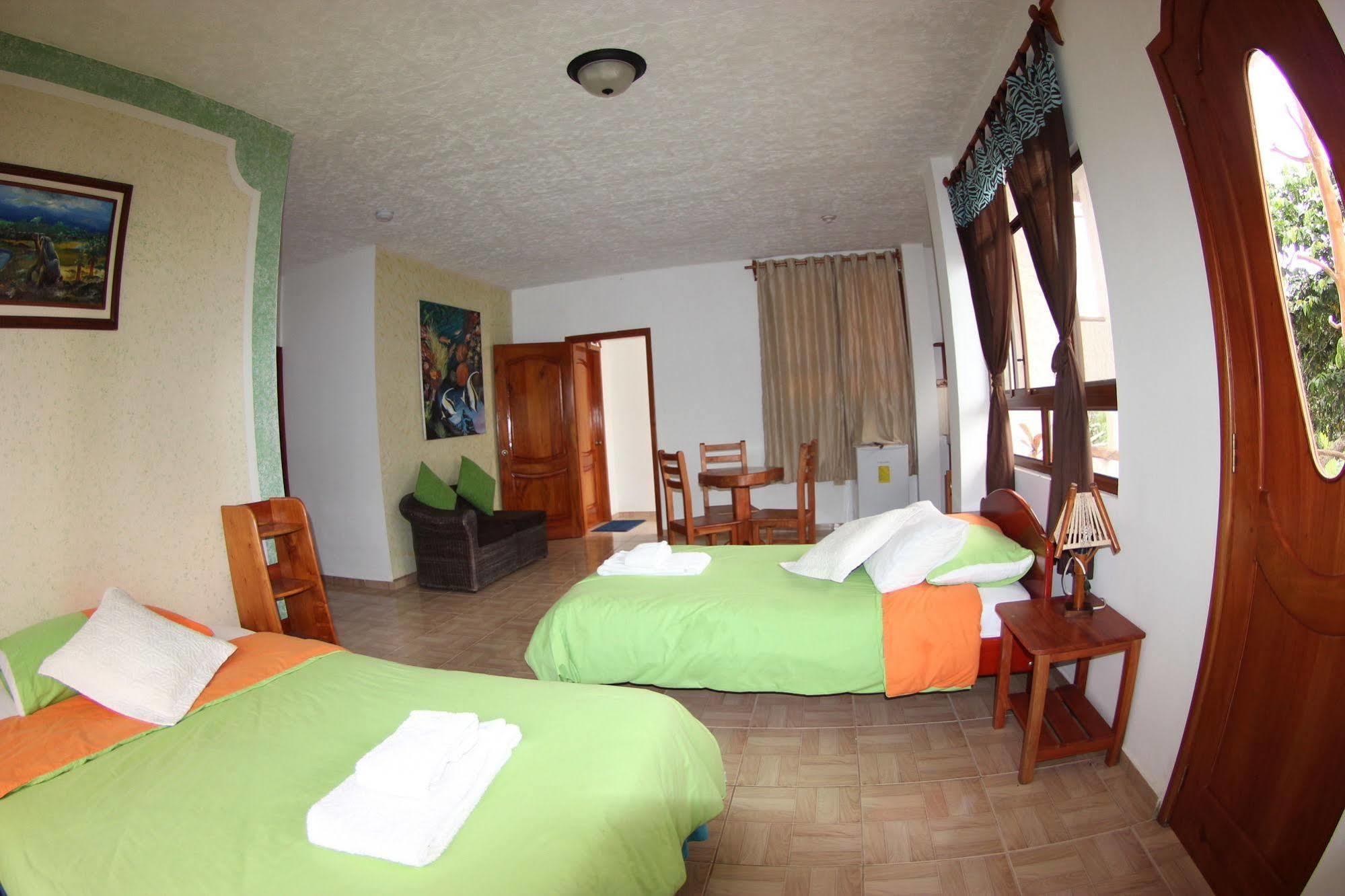 Hotel Twin Galapagos Puerto Ayora  Buitenkant foto