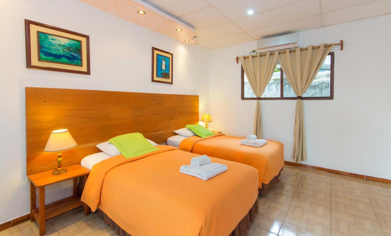 Hotel Twin Galapagos Puerto Ayora  Buitenkant foto