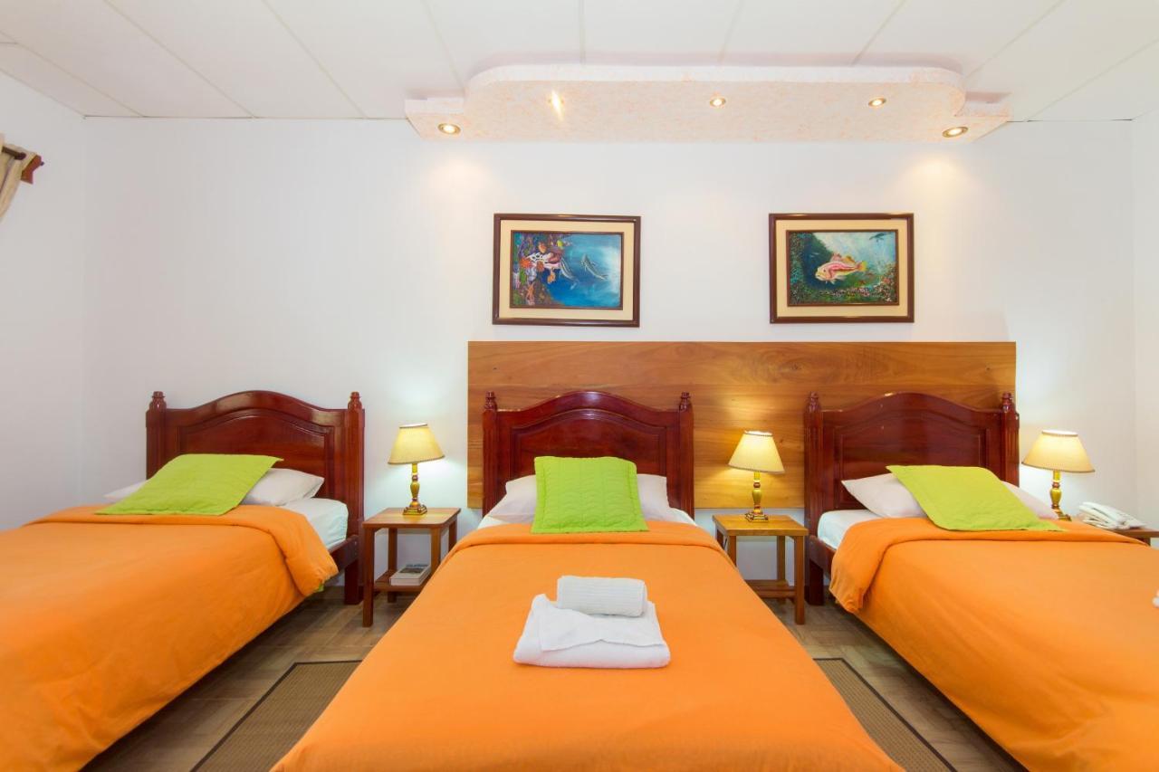 Hotel Twin Galapagos Puerto Ayora  Buitenkant foto