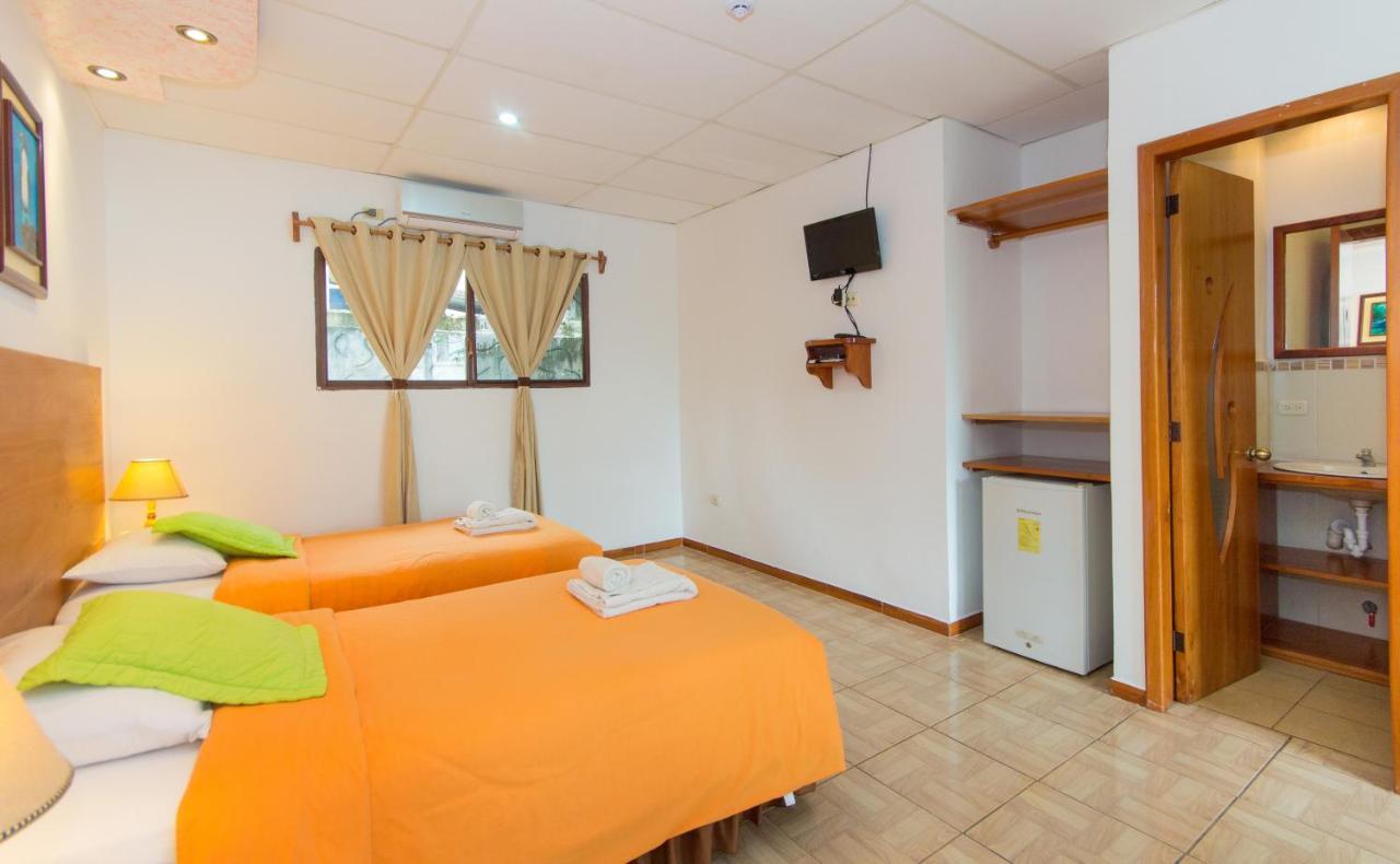 Hotel Twin Galapagos Puerto Ayora  Buitenkant foto